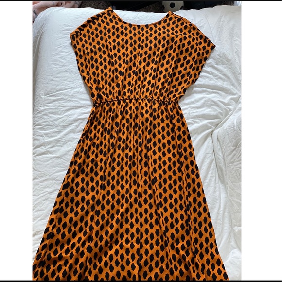 Vero Moda Dresses & Skirts - Vero Moda LOA Calf Print Dress